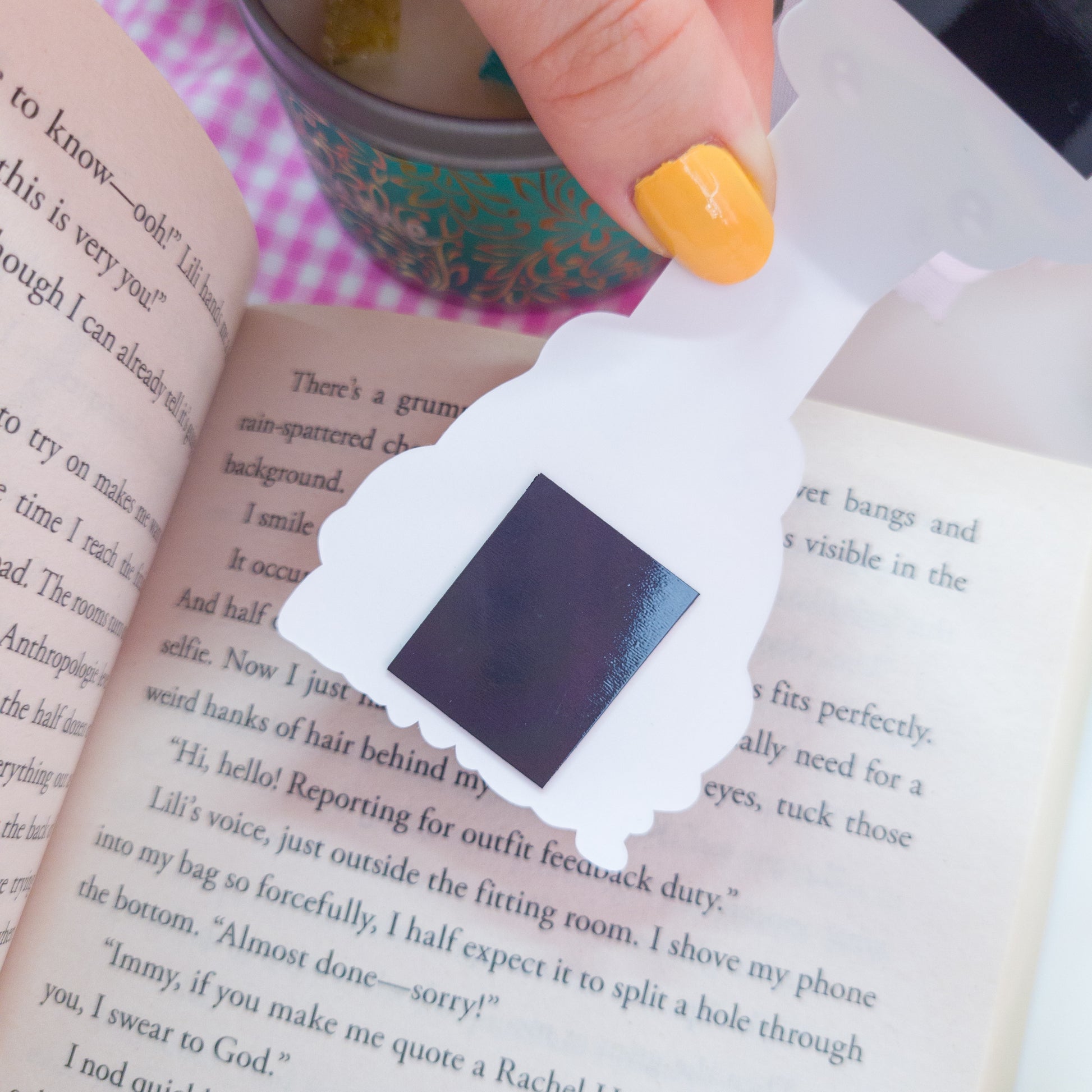 Fribbit the frog magnetic bookmark, featuring the text "I can't read"